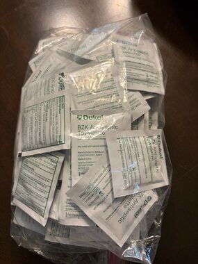 Bag of 100 Dukal Antiseptic Towelettes NWT